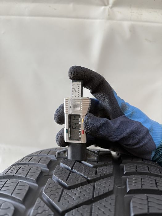 255/45/19 Pirelli Sottozero 3 Elect TO 104W