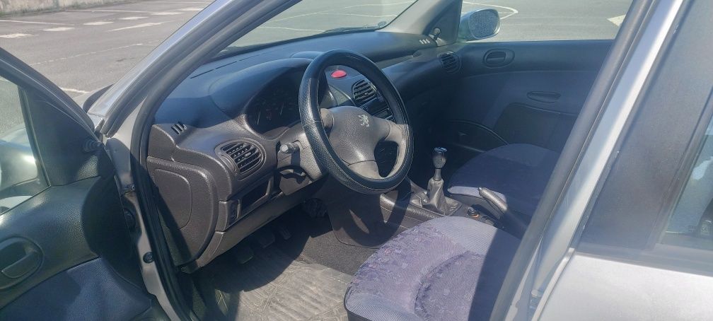 Peugeot 206 APENAS 147.000 kms económico e em excelente estado