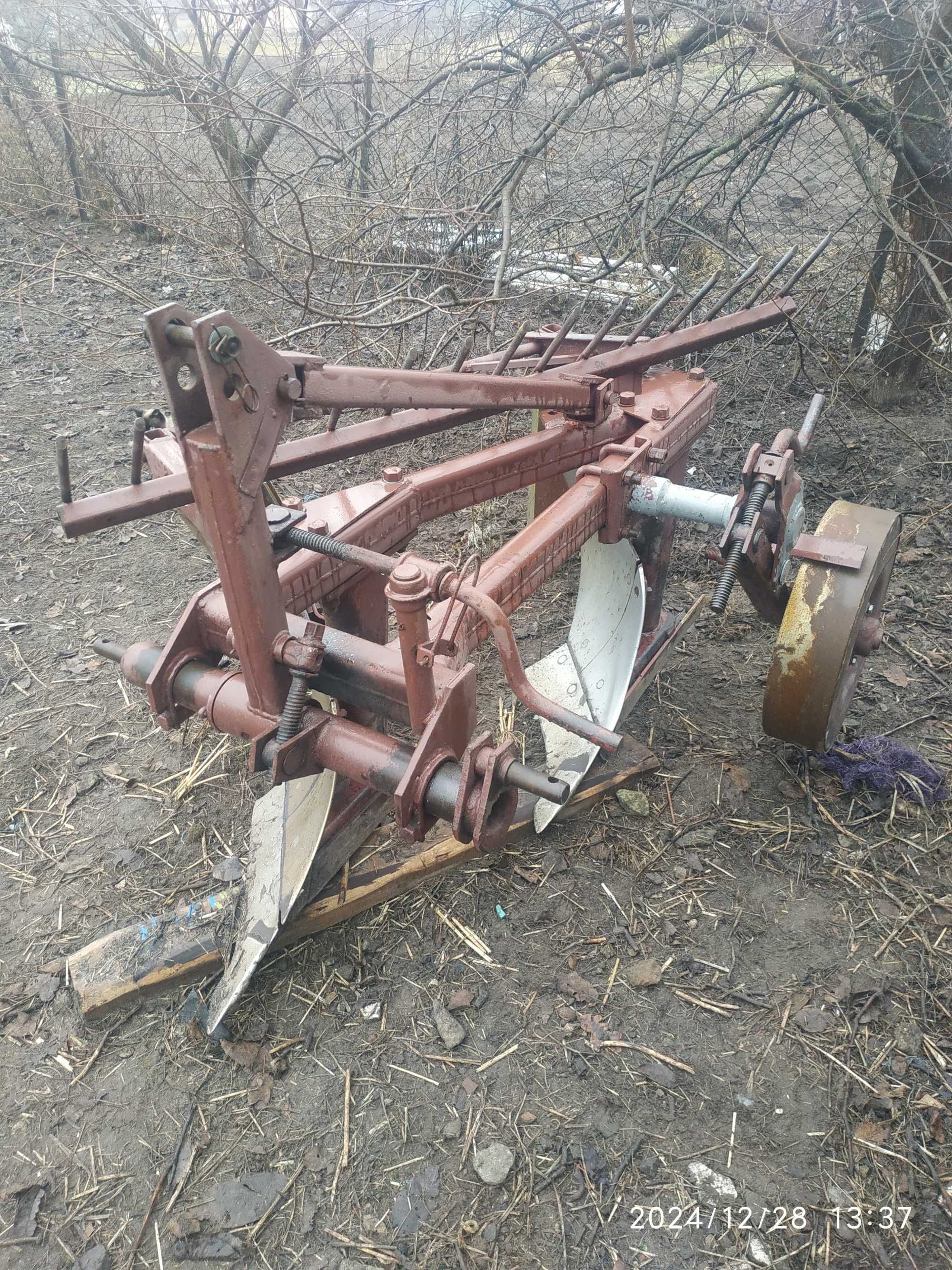 Продам польський двохкорпусний плуг 30, оригінальний Бомет