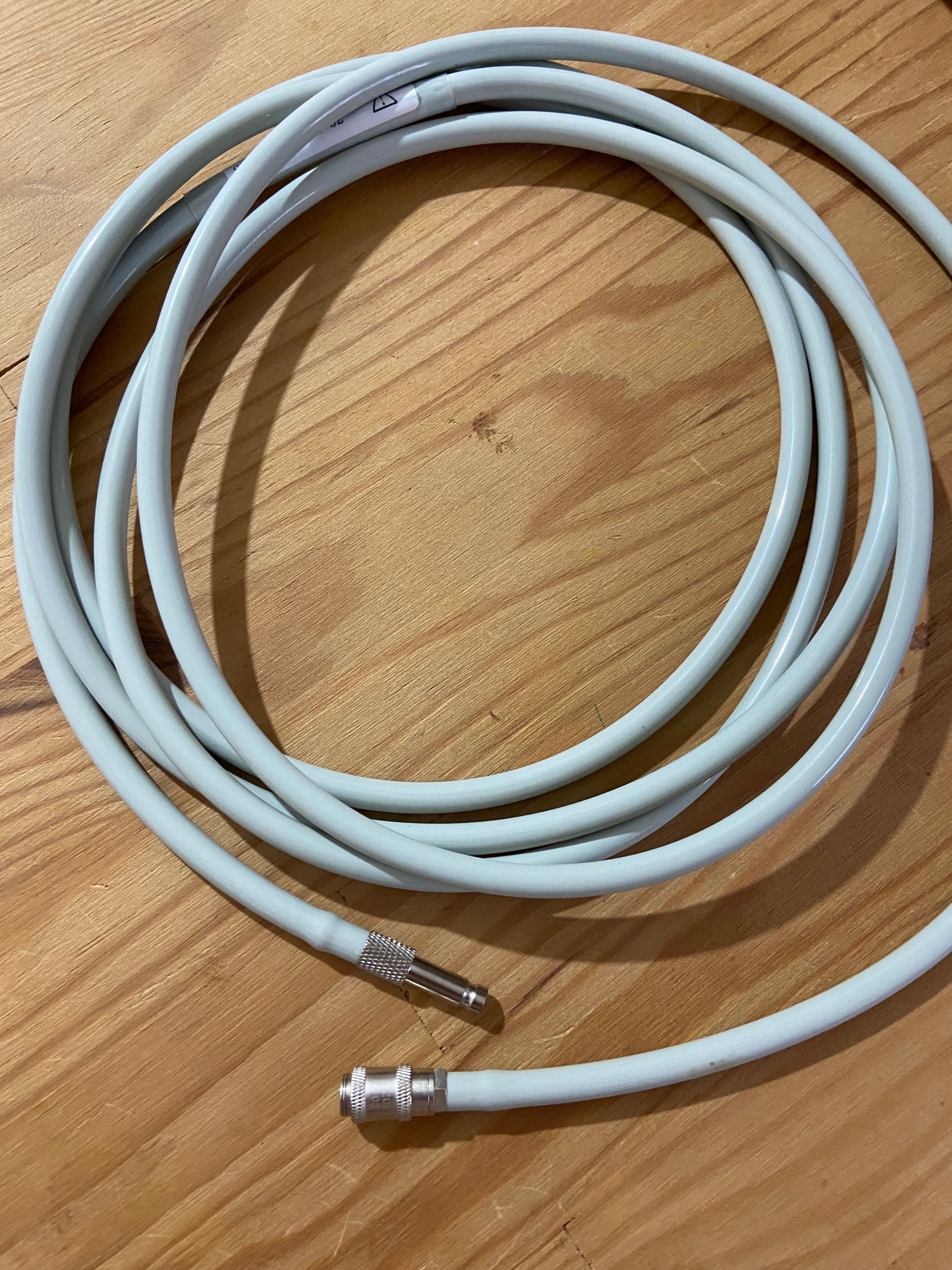 cabo de energia ou sinal para o monitor Comen