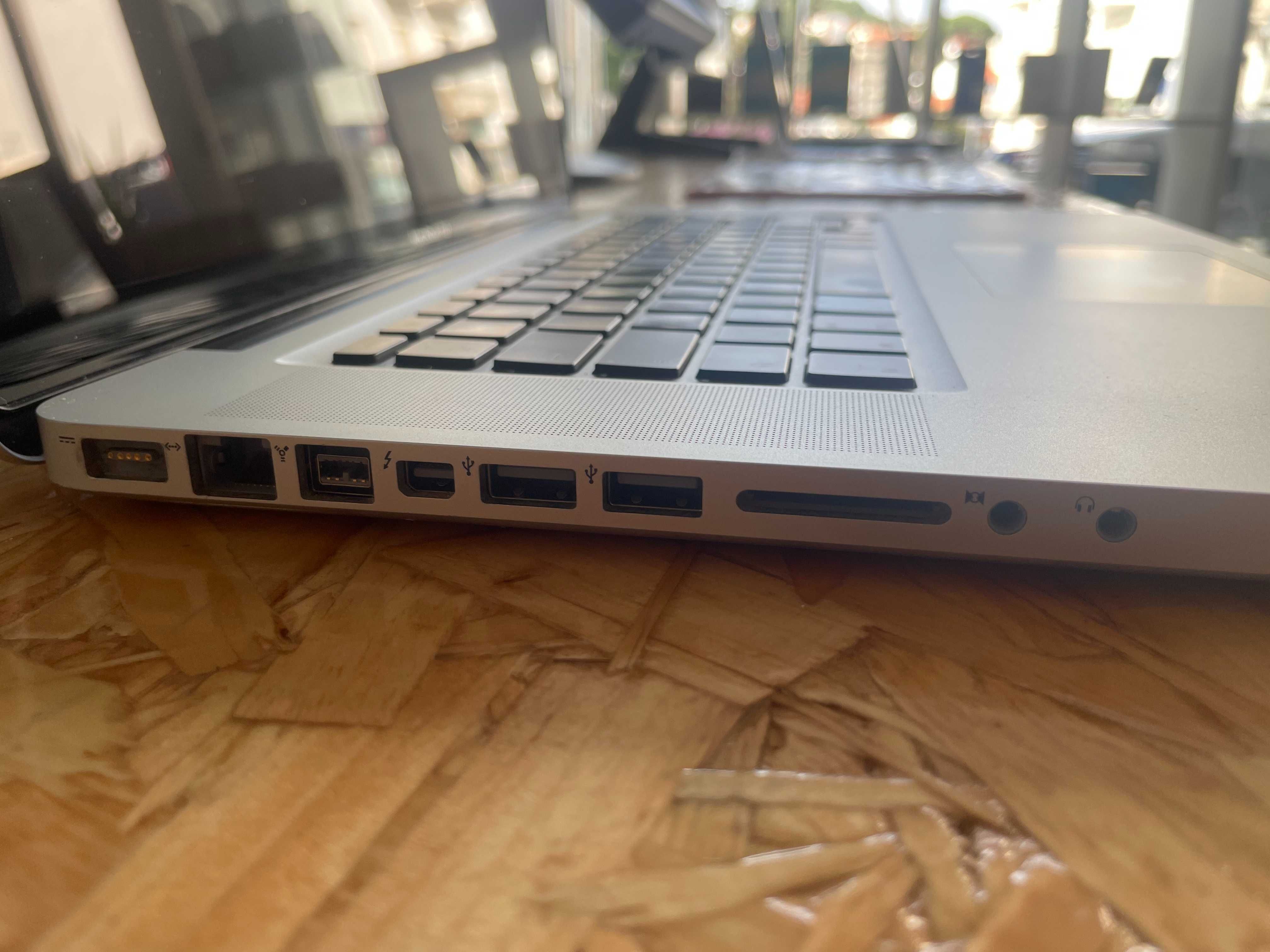 MacBook Pro (Core I7 2.0ghz/16GB/1TB SSD)