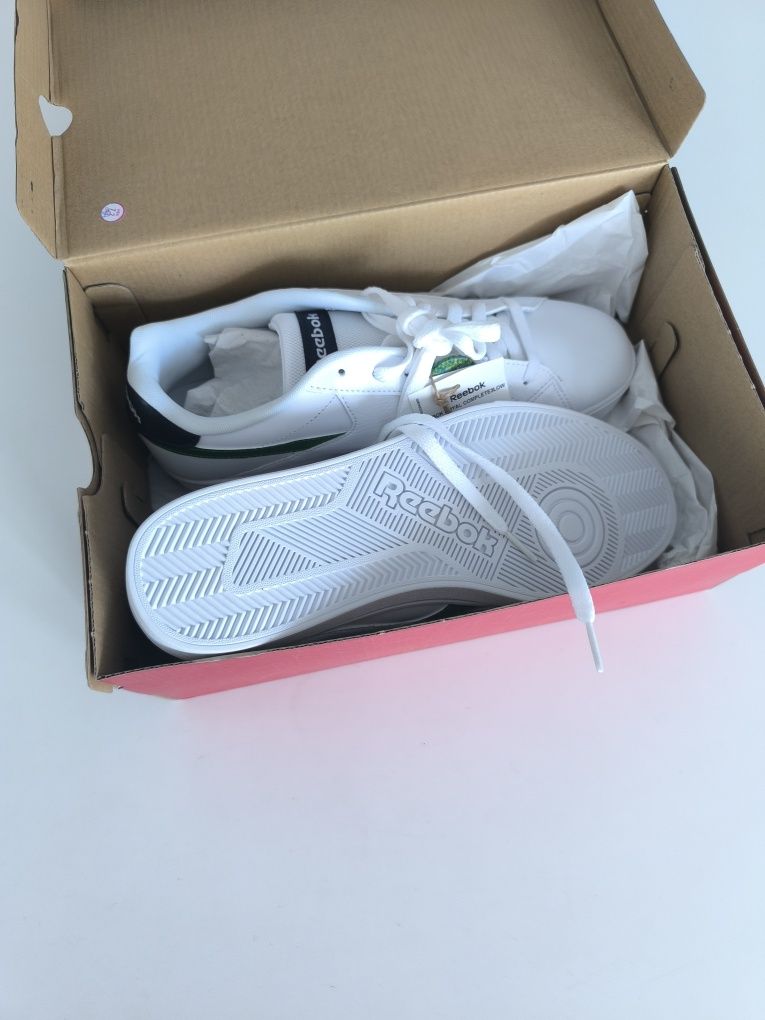 Sapatilha Reebok branca com detalhe verde