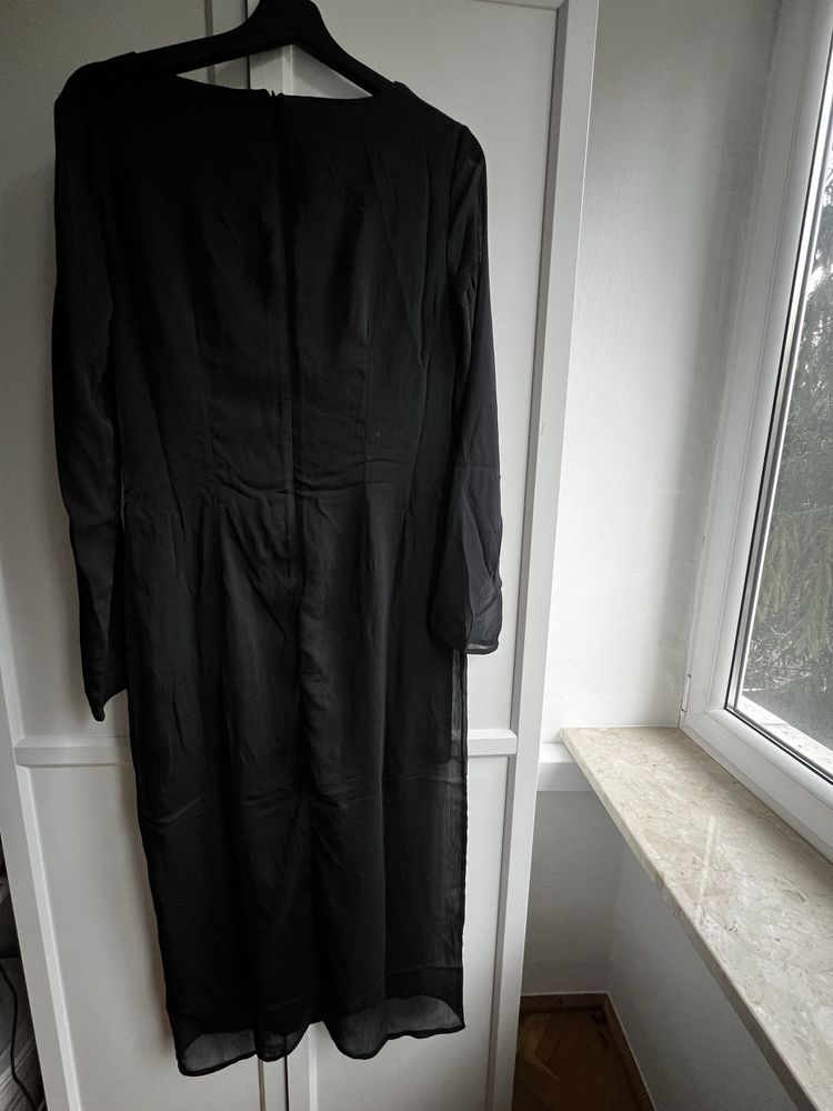 SINSAY nowa czarna elegancka sukienka midi z dekoltem V wesele EUR M
