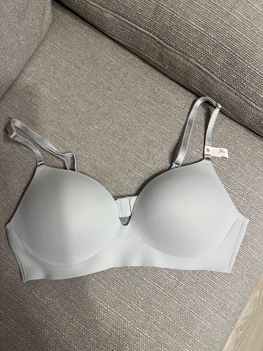 Victoria Secret бюстгалтер пуш ап сірий новий  з біркою 36B