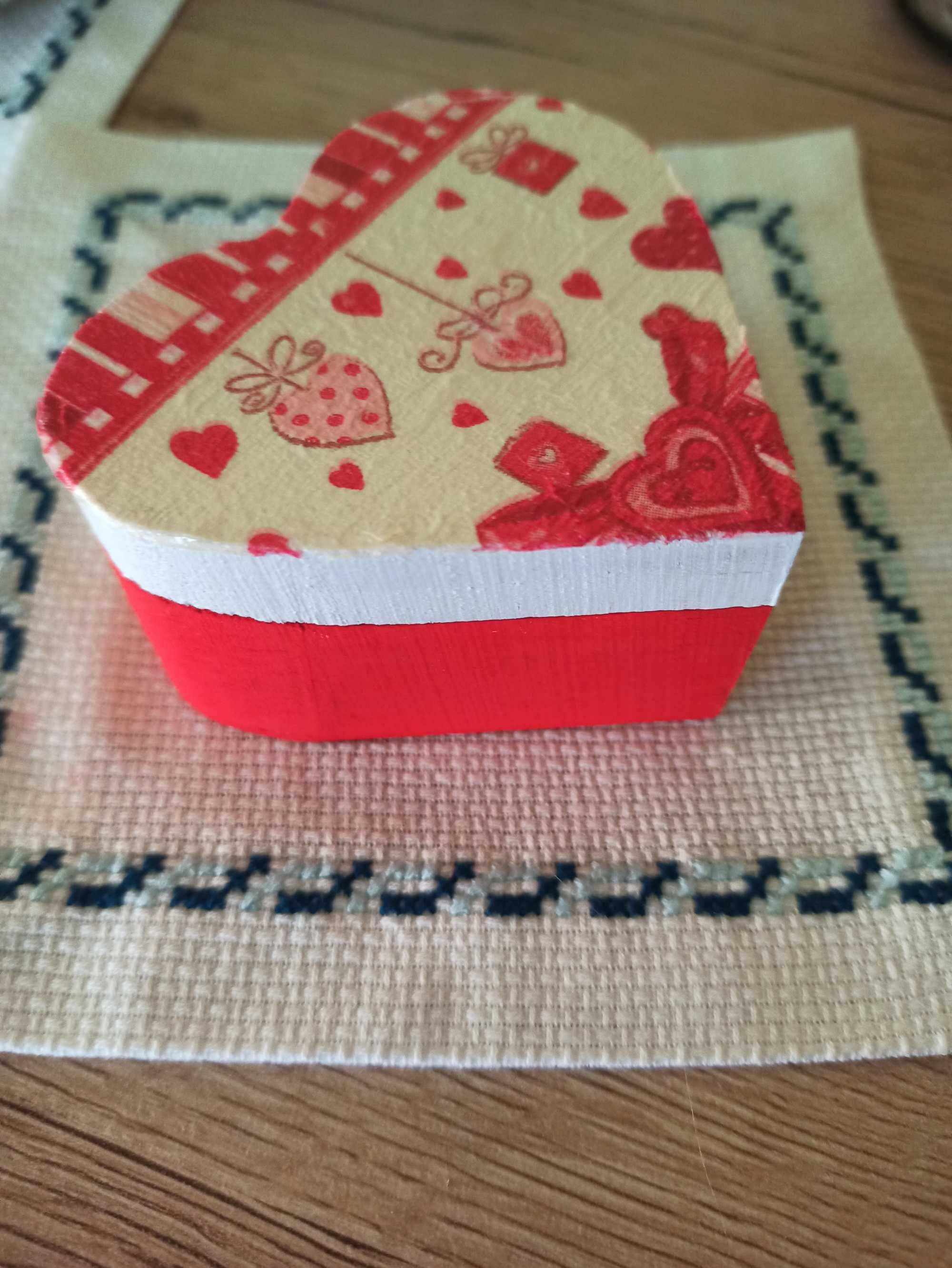 Szkatułka serduszko - decoupage