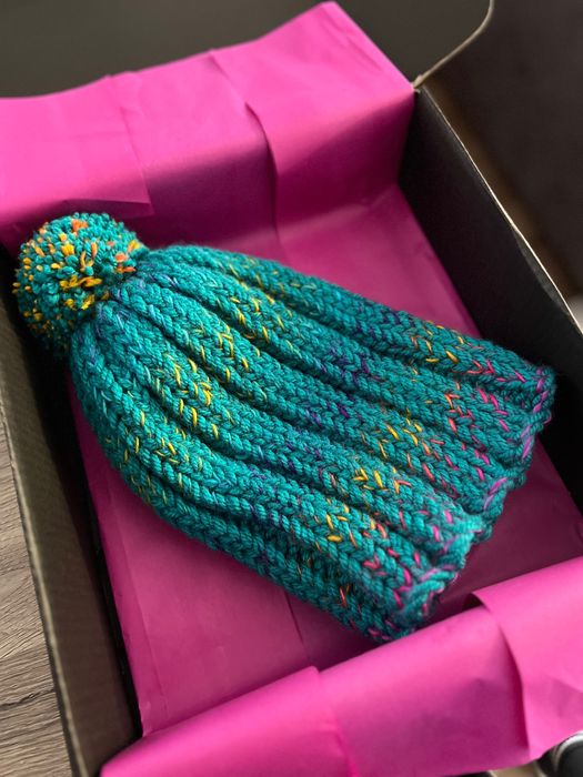 Czapka z pomponem i ociepleniem z polaru