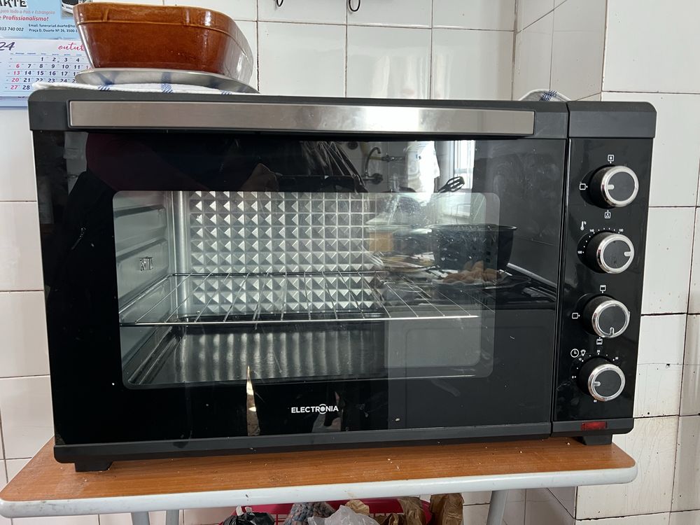 Forno eletrico semi novo com pouco uso