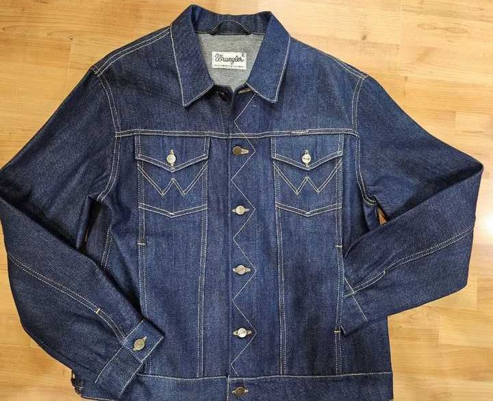 Продаю новую джинсовую куртку Wrangler XL