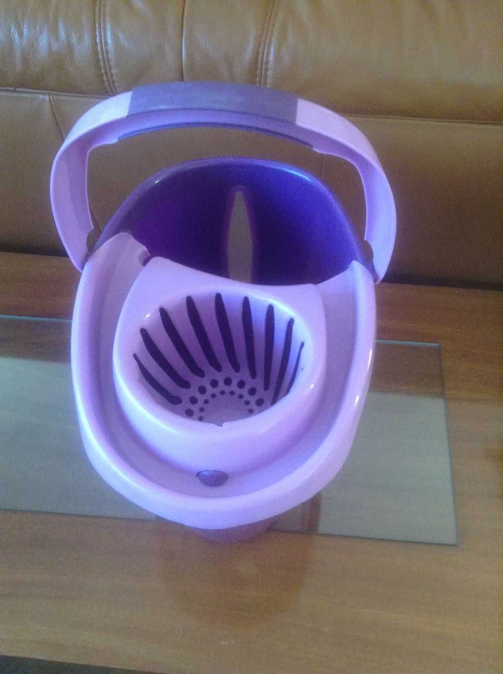 2 w 1  wiadro z wyjmowanym pojemnikiem z brudną wodą.