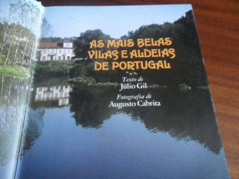 "As Mais Belas Vilas e Aldeias de Portugal" de Júlio Gil e A. Cabrita