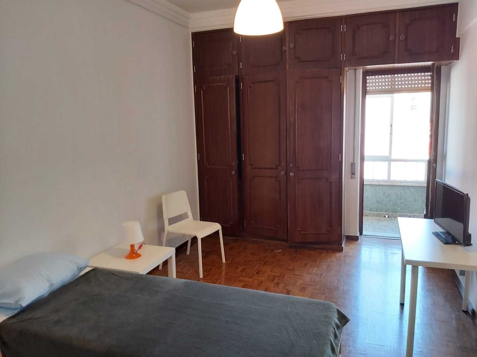 Algés Quarto individual para estudante (F) ou jovem trabalhadora.