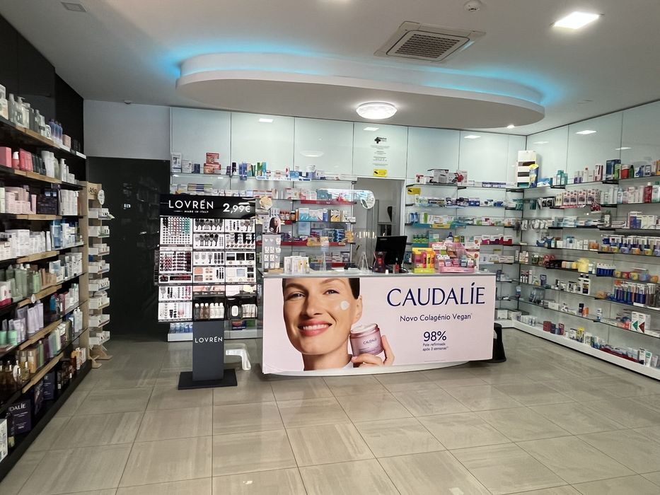 Moveis de farmacia da Glintt