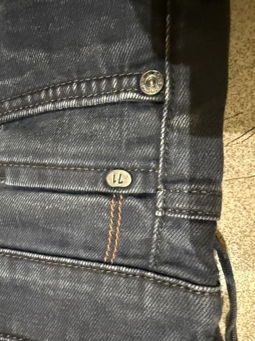 Джинсы Hugo Boss оригинал .