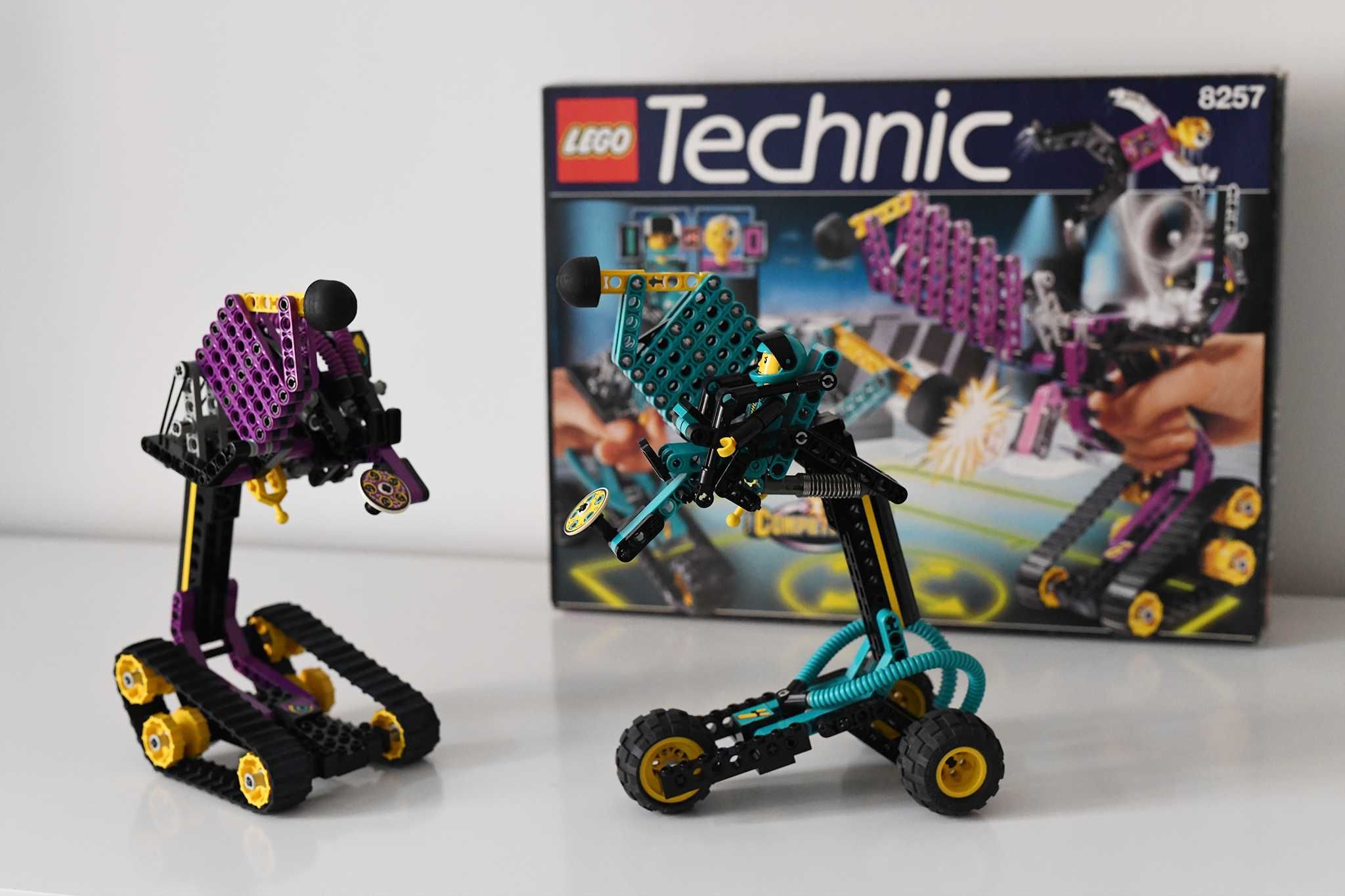 Kompletny zestaw Lego Technic Competition 8257 Cyber Strikers z 1998