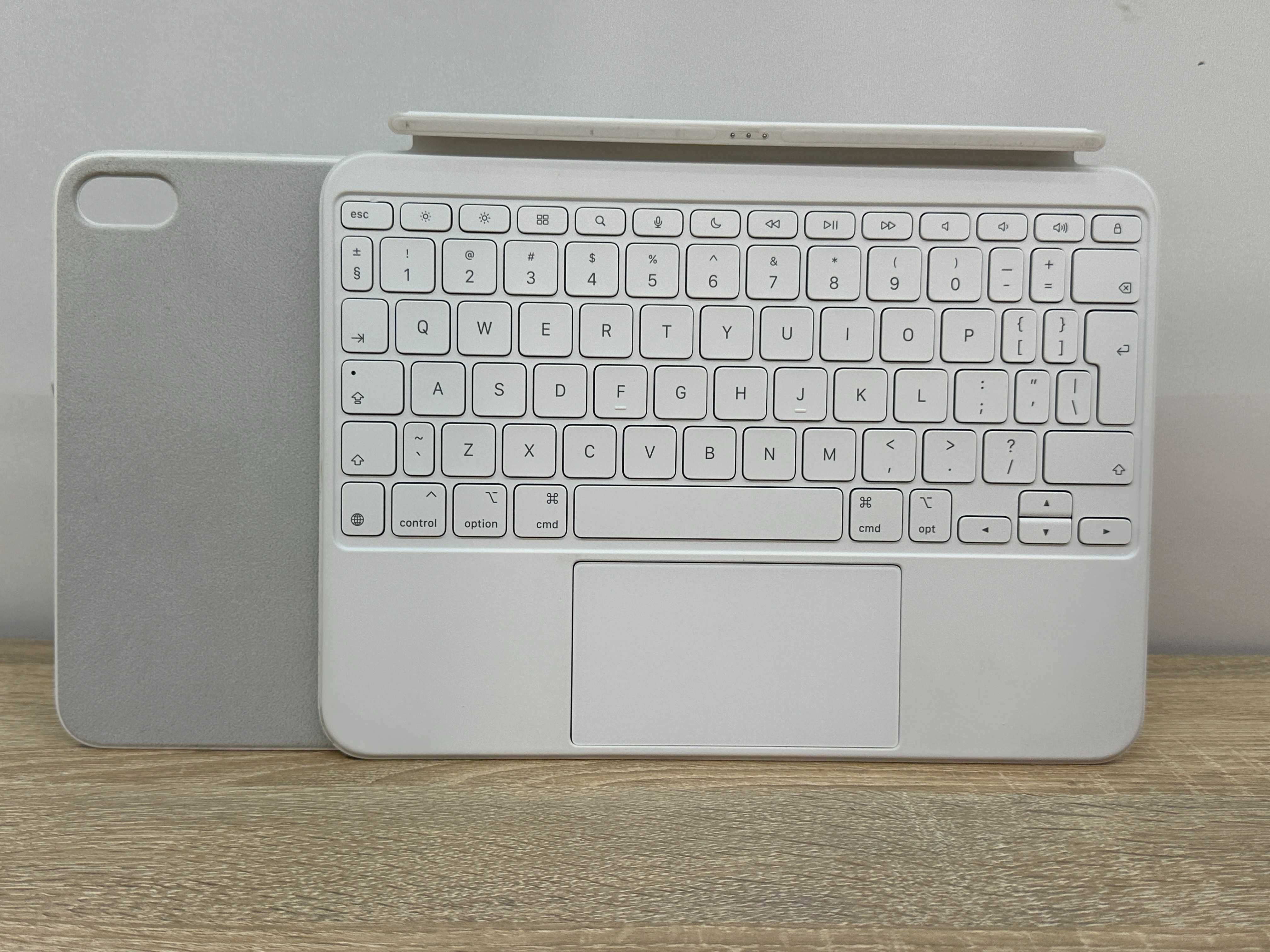 Bezprzewodowa klawiatura Magic Keyboard A2695 (Etui z klawiaturą)