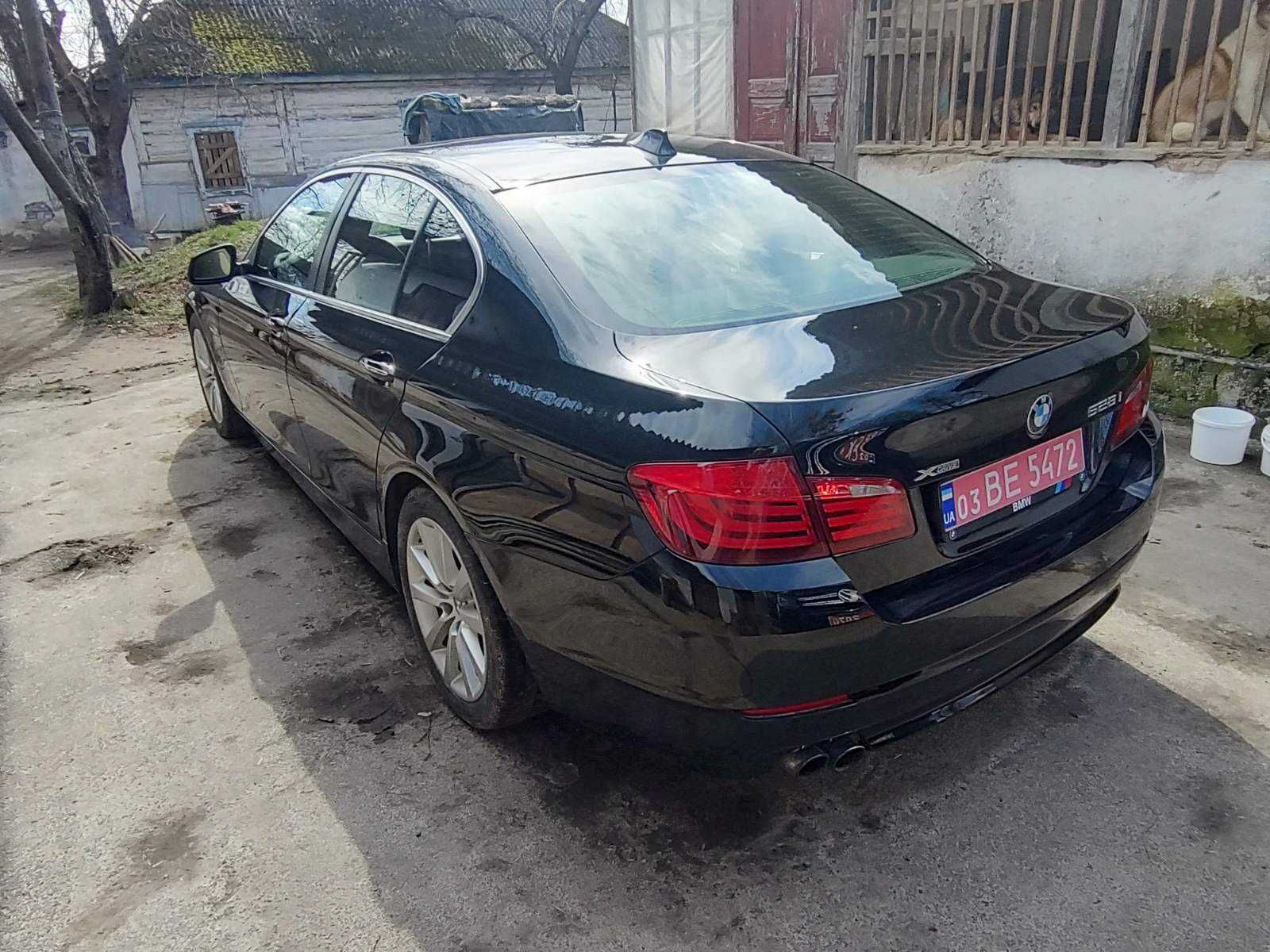 BMW 528i, год 2012, 144000км, не крашена, нафарширована. Чорный.