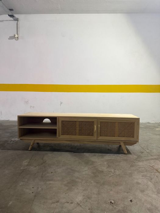 Móvel de TV com 4 meses de uso