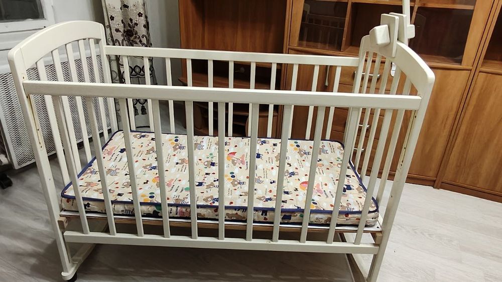 Дерев'яне дитяче ліжко 120/60см + матрац з кокосового волокна+ підвіс