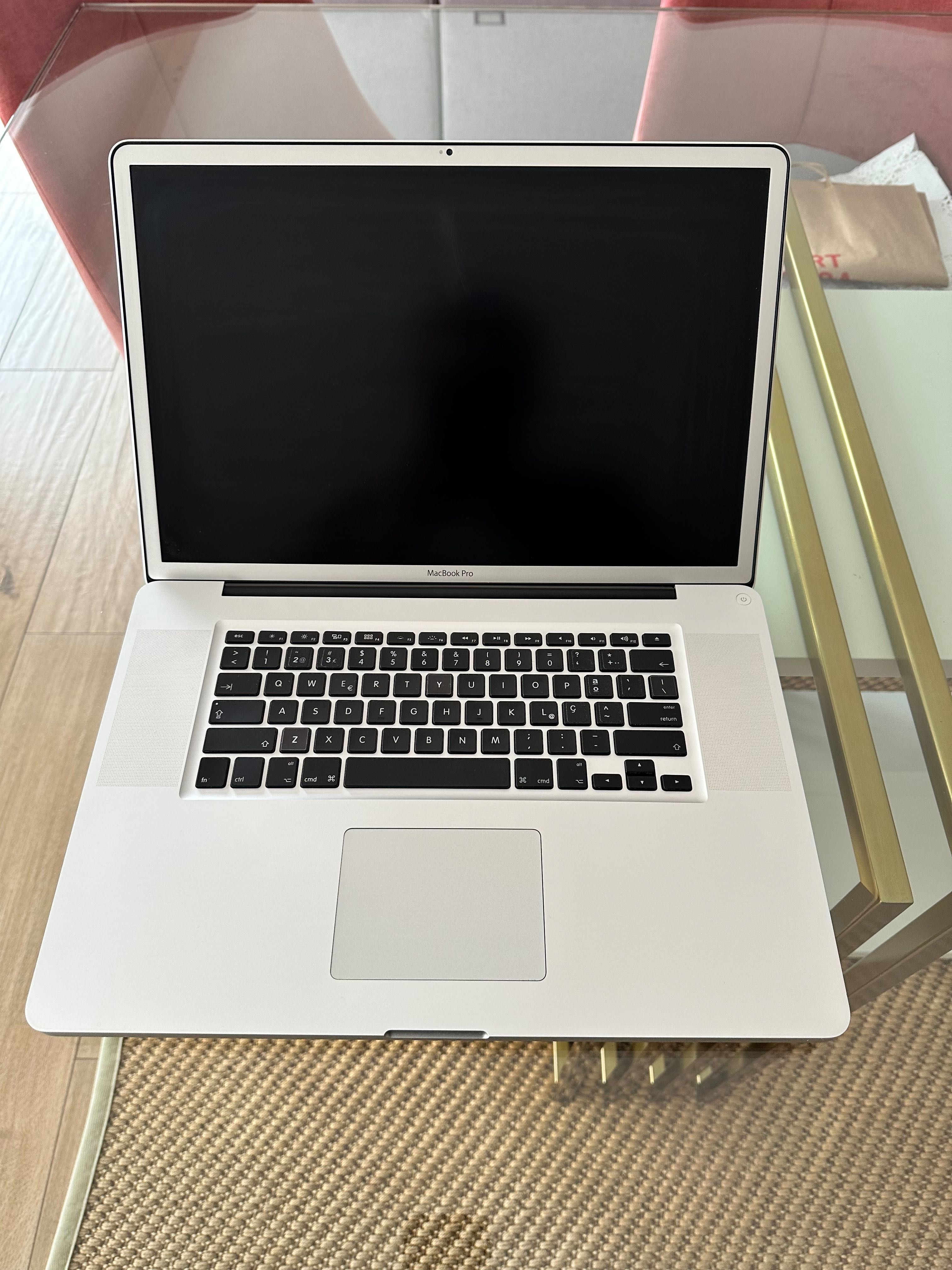 MacBook Pro 17" i5