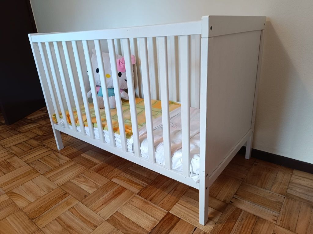 BERÇO SUNDVIK IKEA com colchão 60X120cm