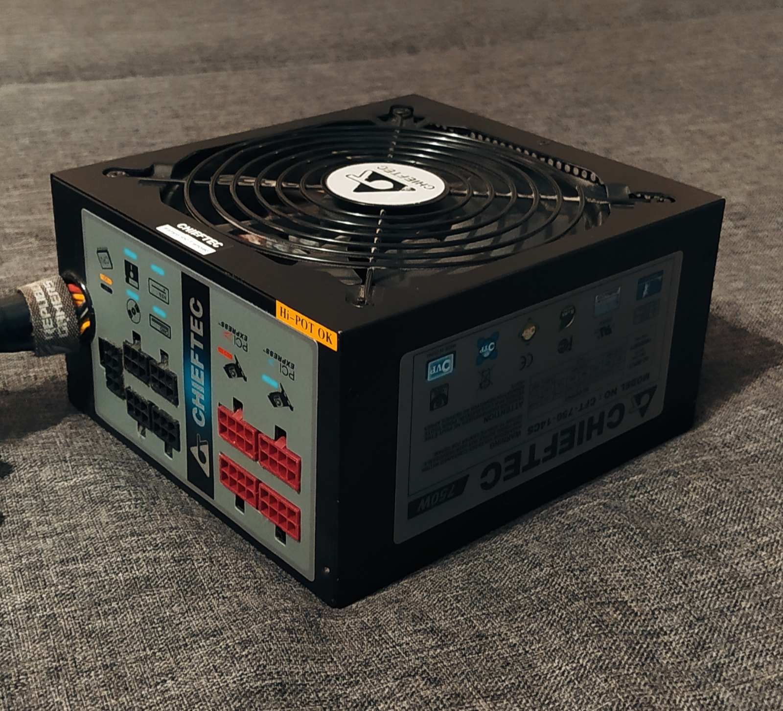 БП Chieftec 750W модульный блок питания 750Вт