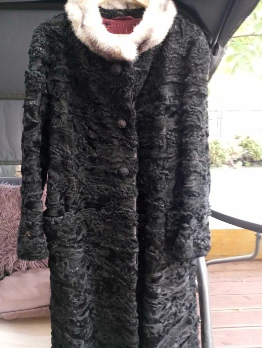 Futro czarne łapki karakułowe