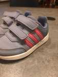 Adidasy dla dziewczynki r.23