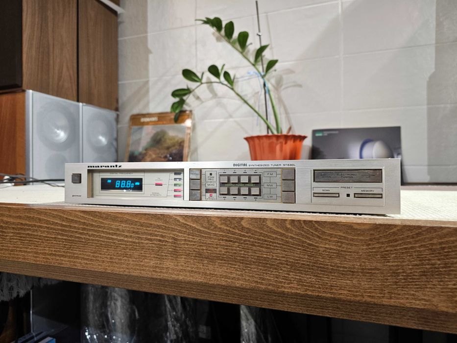 Тюнер Marantz ST530 AM/FM Stereo Tuner (1983-84)