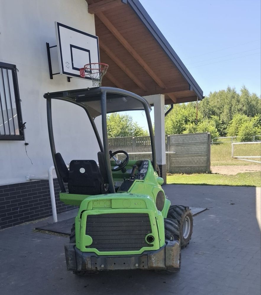 Ładowarka miniładowarka Avant 635