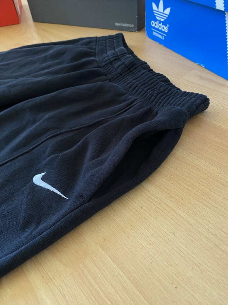 Спортивные штаны Nike спортивки из последних коллекций tech fleece