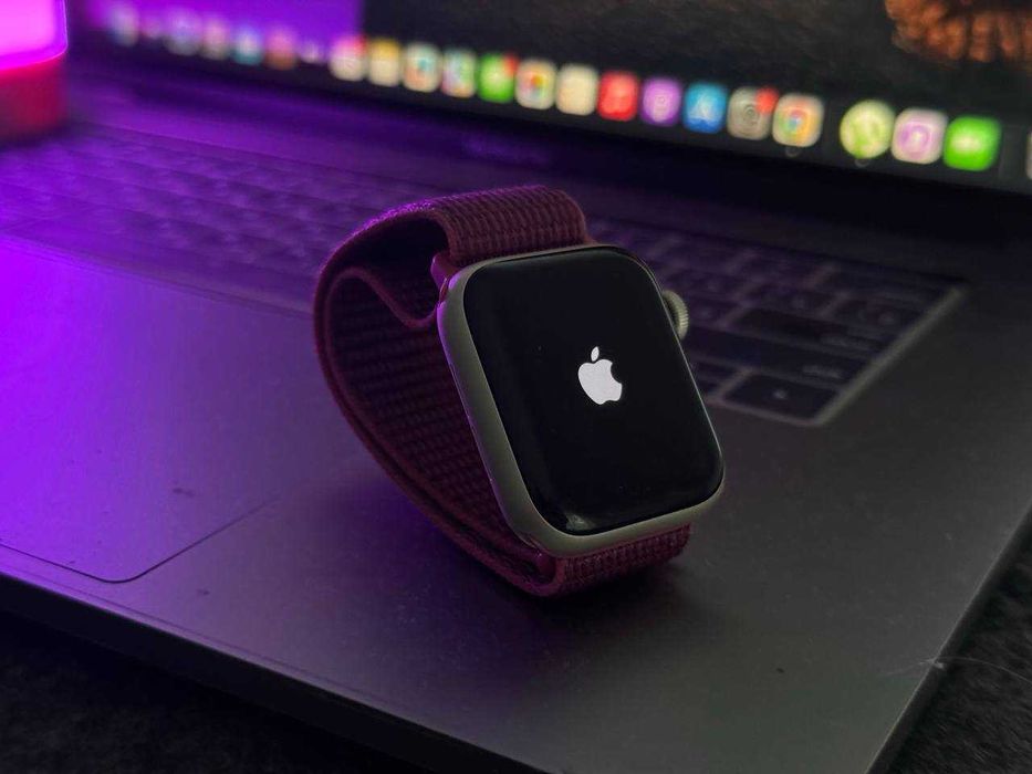 Смарт-годинник Apple Watch SE 2 покоління 2024 Starlight. 89% батарея