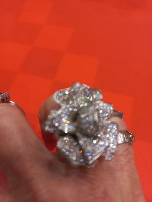 Oportunidade. Anéis em prata com contraste muito bonitos e diferentes.