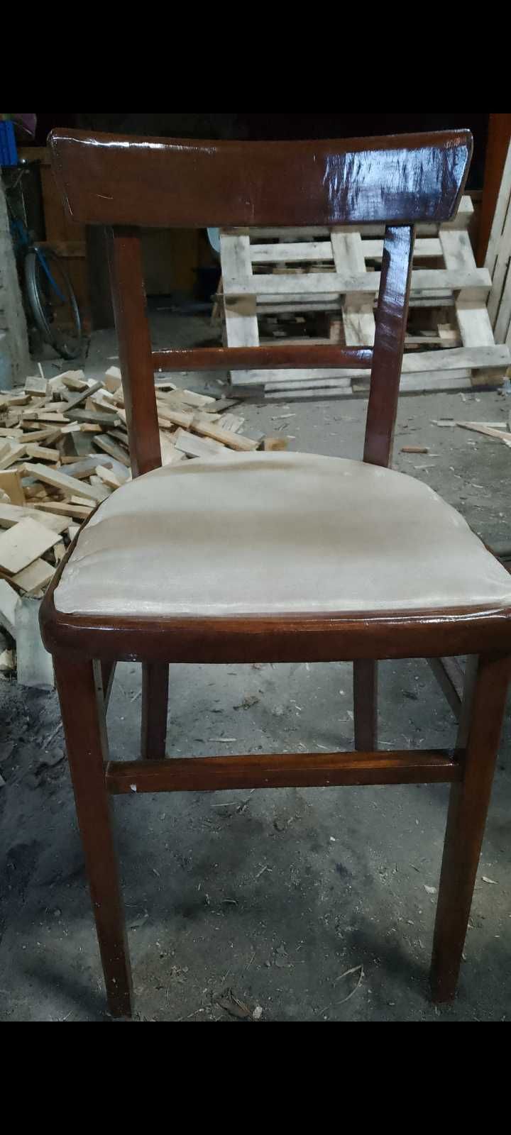 Stare krzesła gięte
