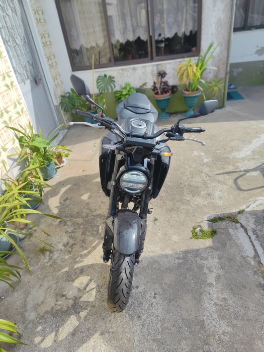 Honda CB125R – Moto como nova!