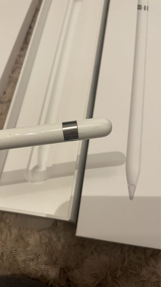Uszkodzony Apple pencil , laduje sie i laczy z urzadzeniem