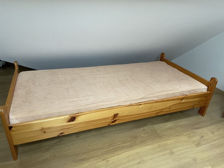 Łózko drewniane z materacem 200x90 jak nowe