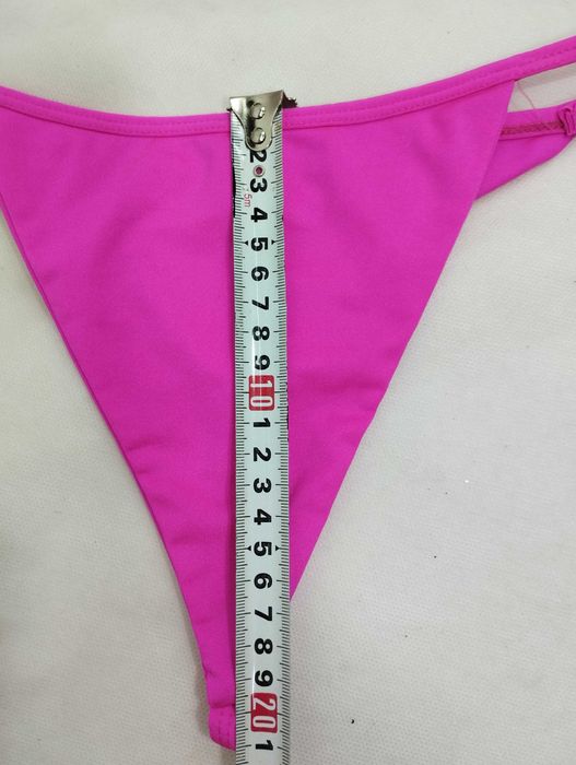 Купальник бикини малиновый на завязках
PrettyLittleThing