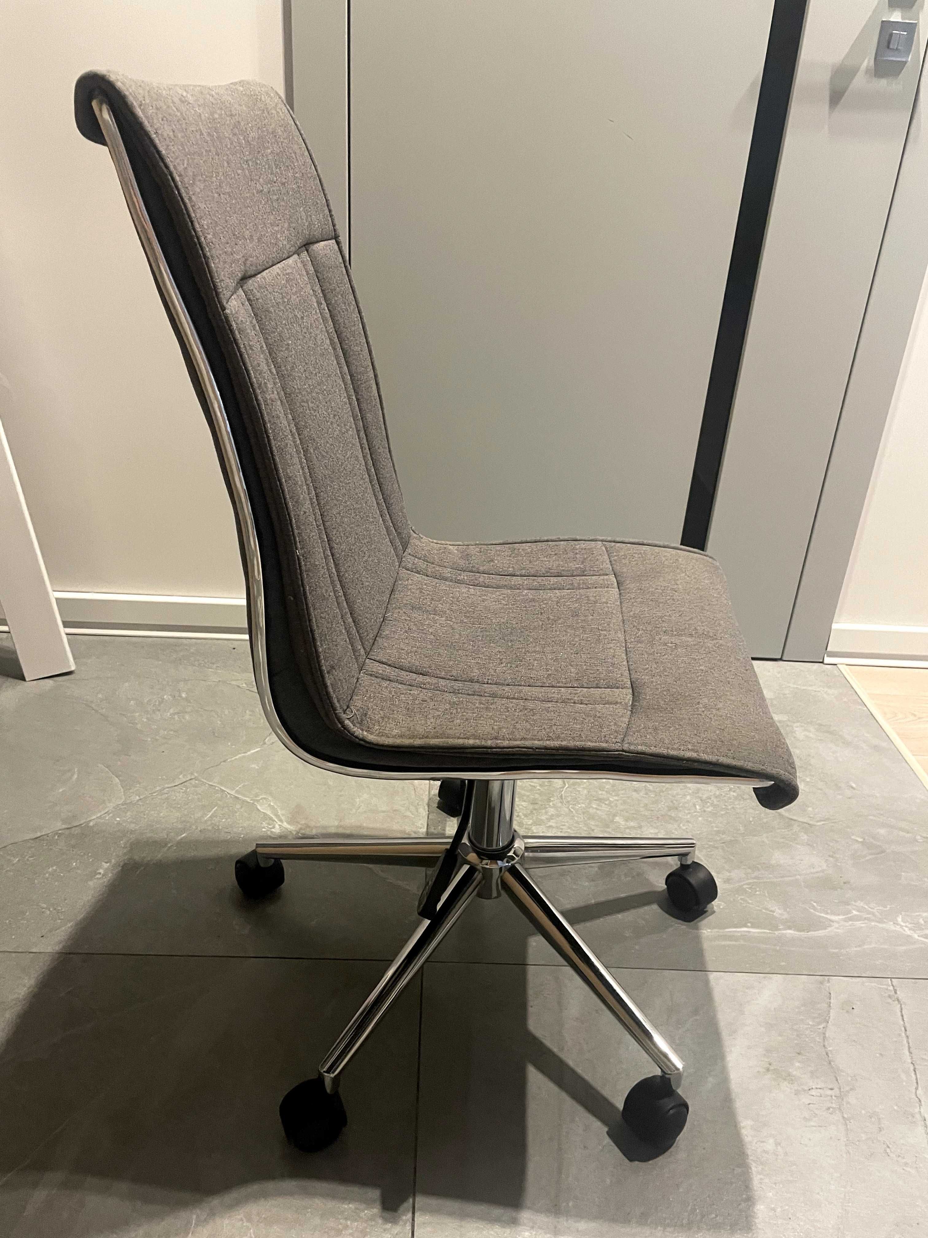 Krzesło biurowe na kółkach (w idealnym stanie)
