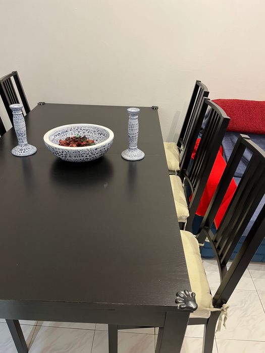 Mesa e cadeiras Muito bom estado