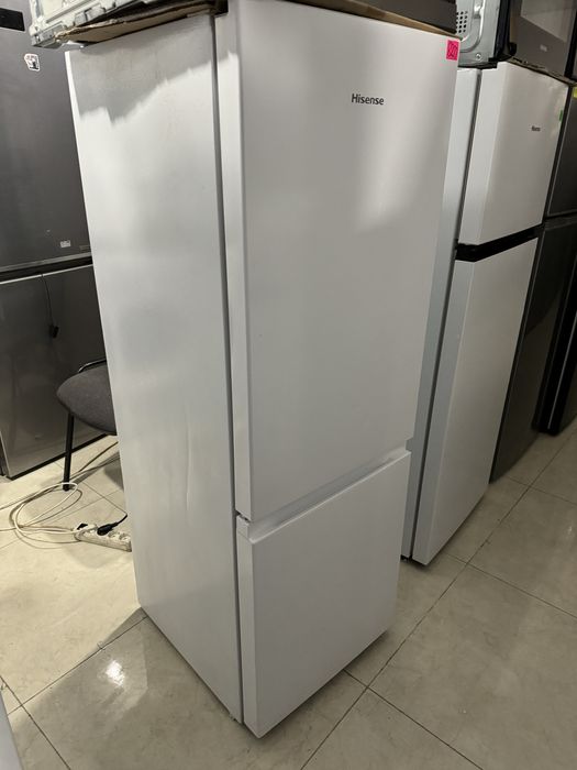 Hisense 2023 рік холодильник 143 см cba-2828