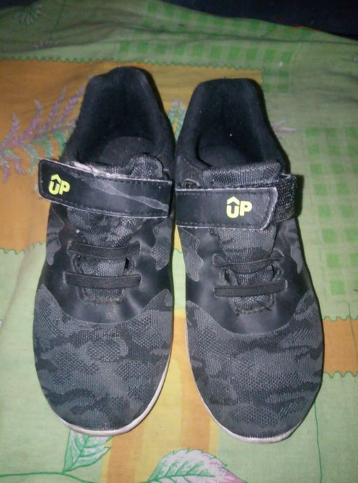 Кроссовки осінні