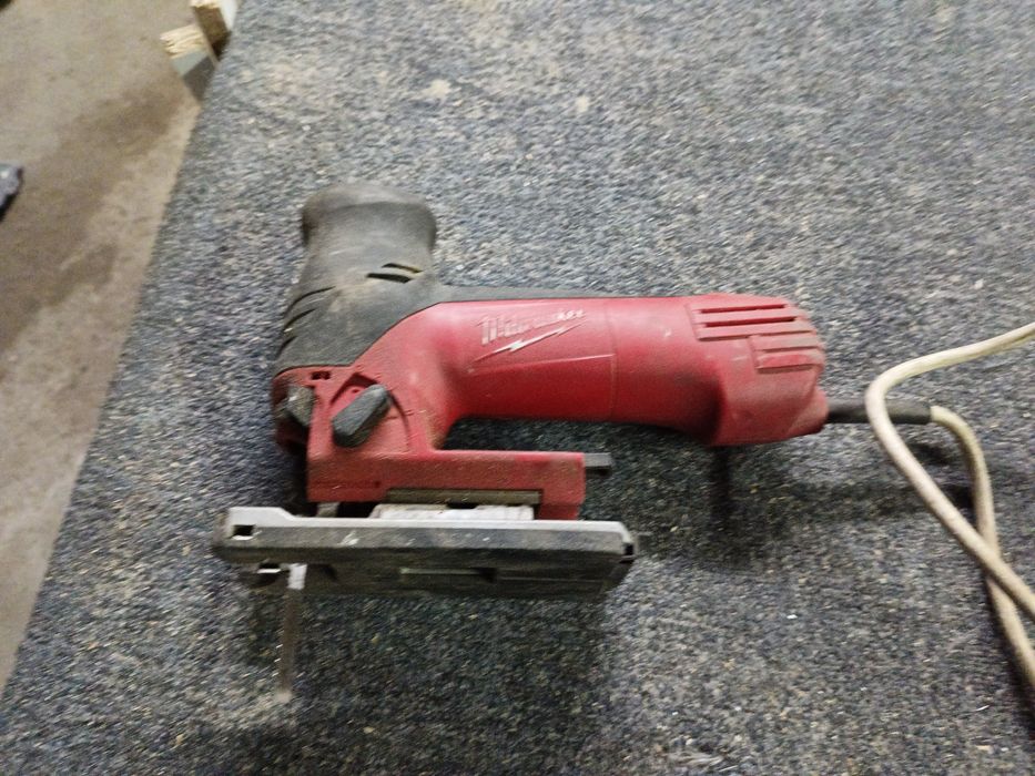 Wyrzynarka Milwaukee js120x
