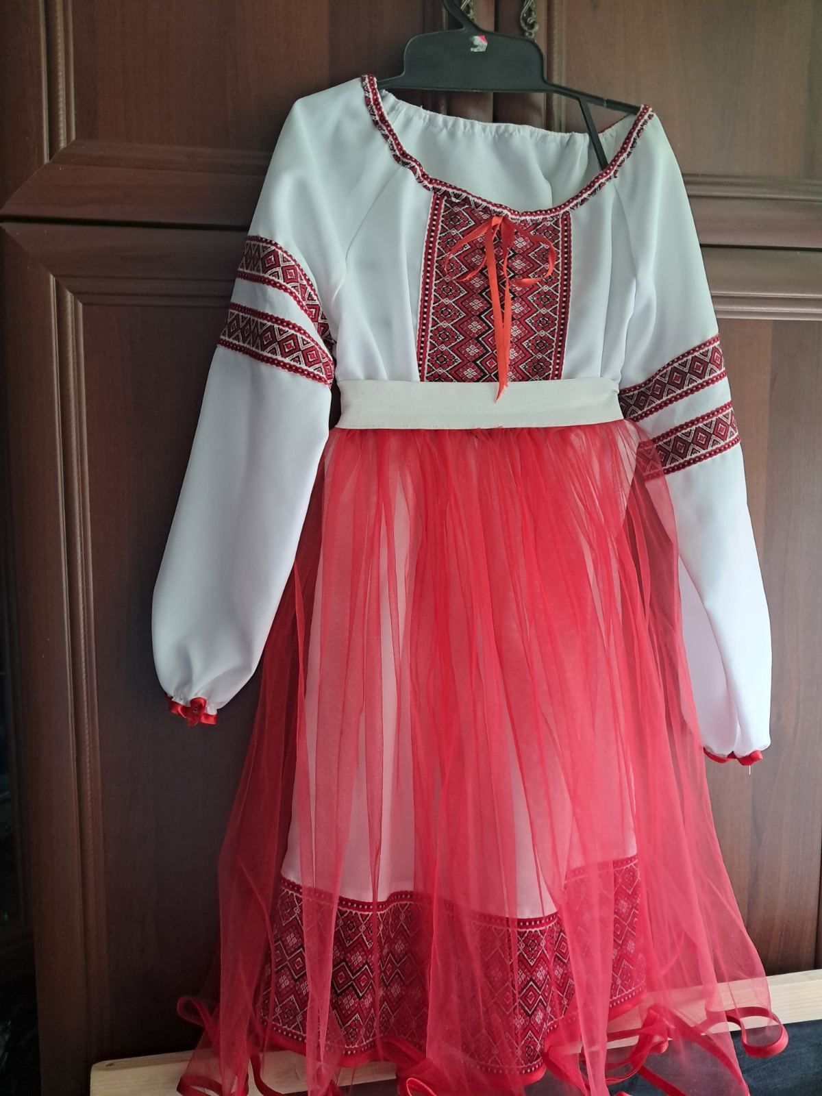 Вишите Плаття для дівчинки.