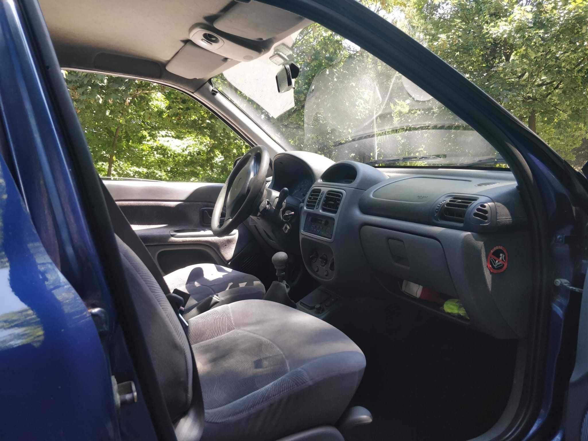 Renault Clio II Coupé 1.2 54cv – Maio 2000 – Económico