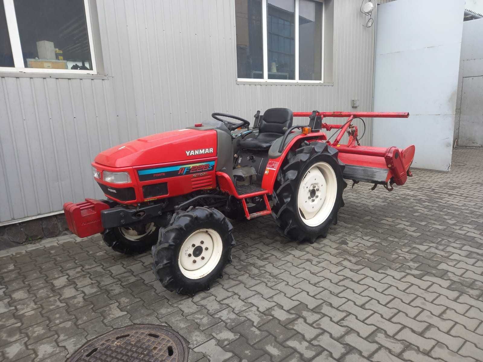 Japoński traktorek Yanmar AF 226 z glebogryzarką 4x4 26 KM Rewers