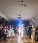 Fontanny iskier pierwszy taniec ciężki dym