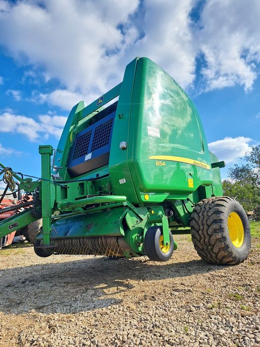 Prasa John Deere 854 MaxiCut od rolnika