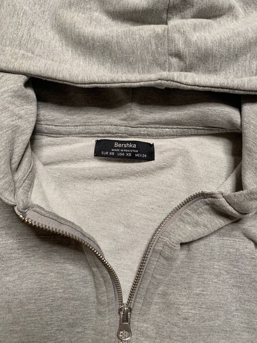 укорочена зіпка Bershka