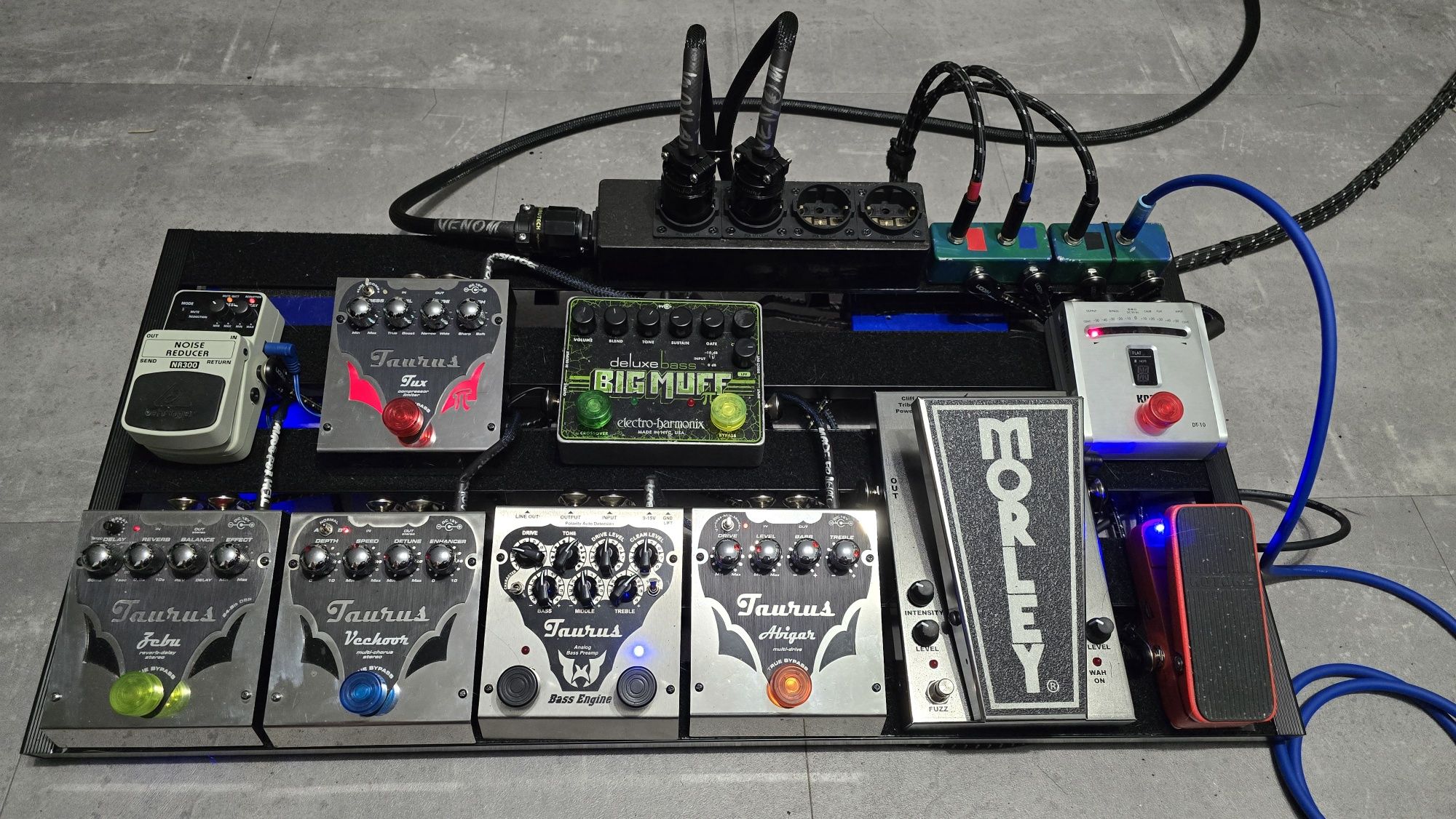 Pedalboard do basu, Taurus, Morley, Korg, Electro Harmonix