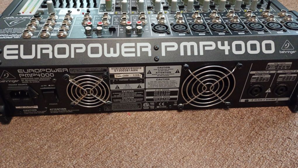 Активный микшерный пульт Behringer EuroPower PMP4000.